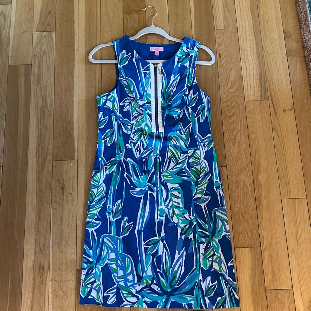 Lilly Pulitzer Blue and Green Tropical Shift Dress. Size 8.